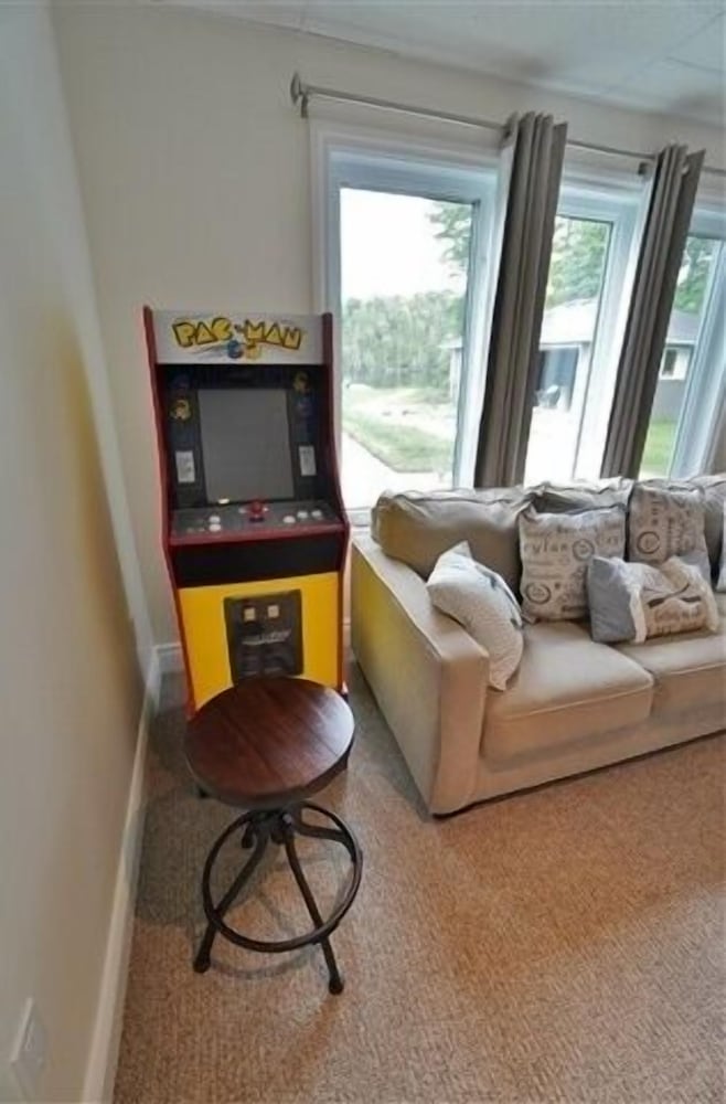 487 Bay Lake 4 Bedroom Cottage