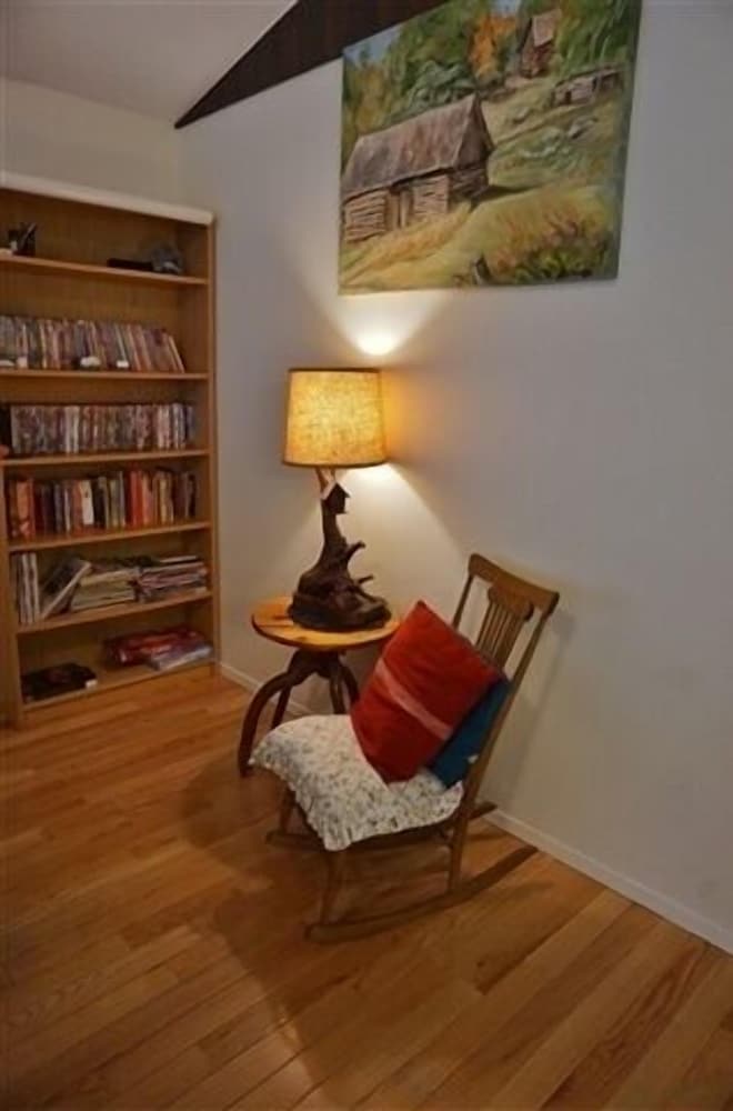 457 Lake St Peter 3 Bedroom Cottage