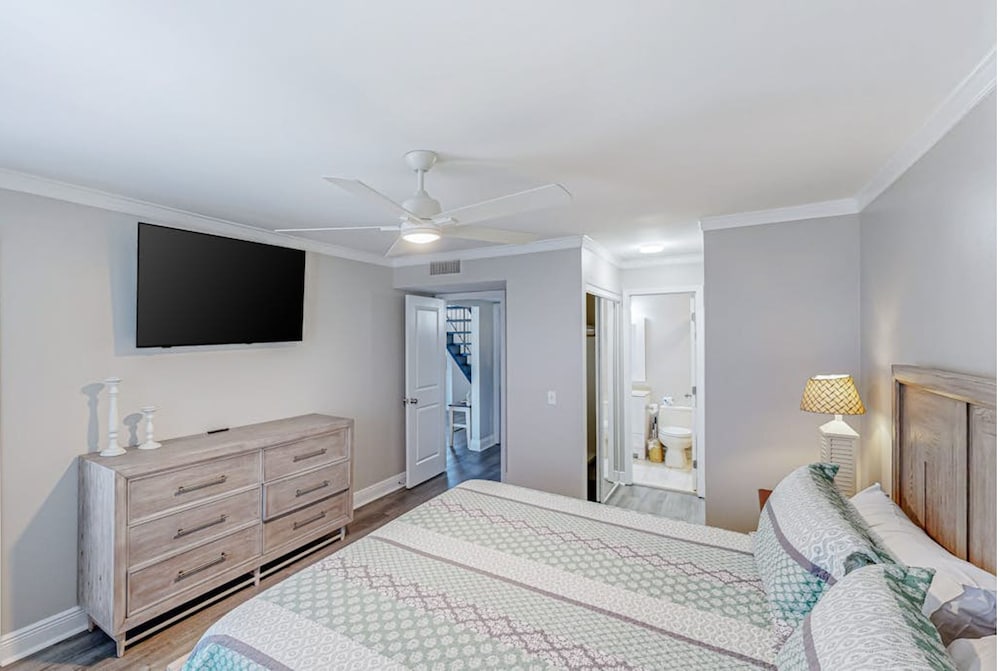 Mariner Lakes Condos
