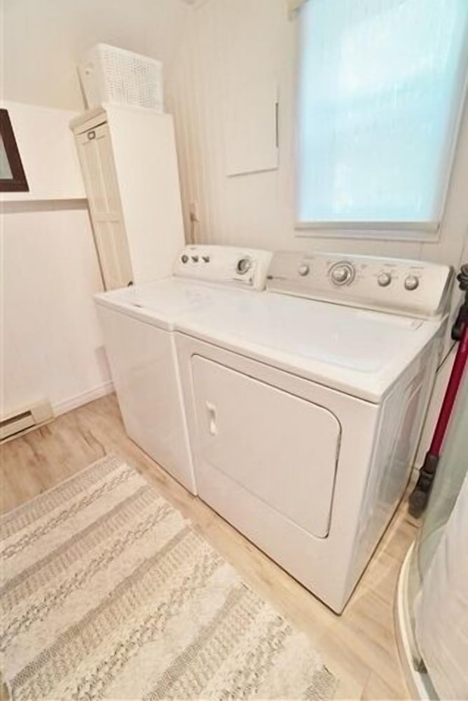 490 Lake St Peter $2100/sum Wk 3 Bedroom Cottage