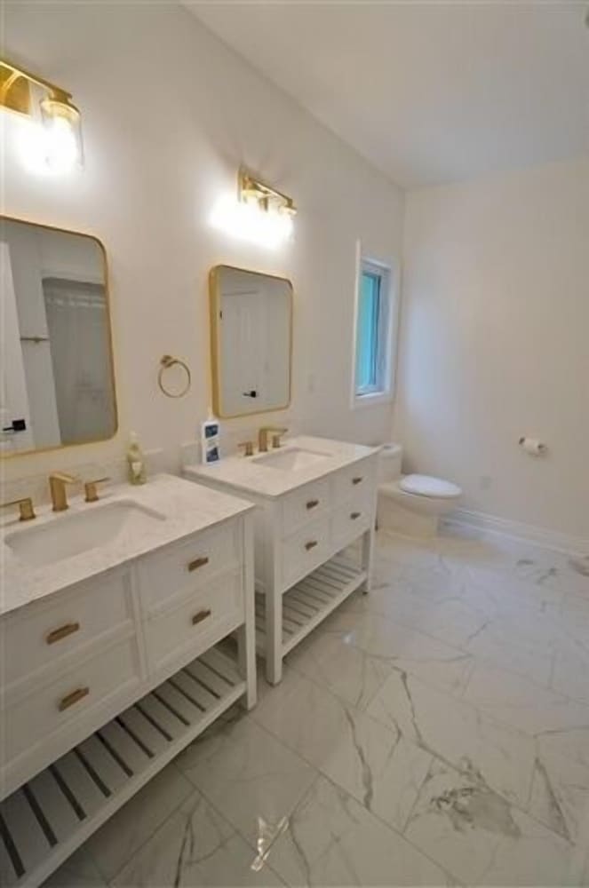 487 Bay Lake 4 Bedroom Cottage