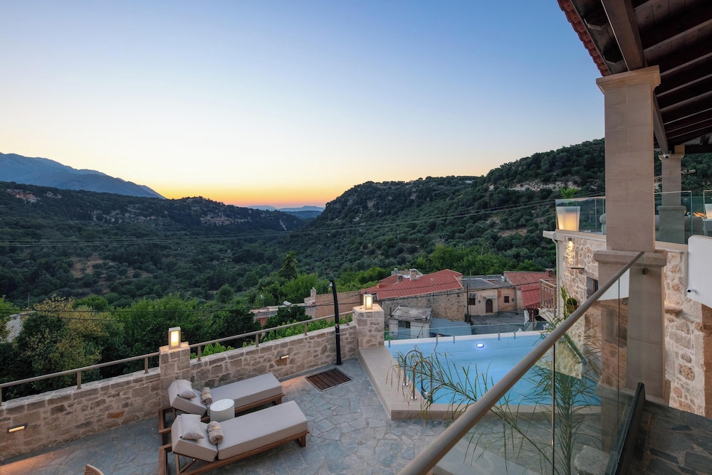 Moundros Luxury Villa & Spa