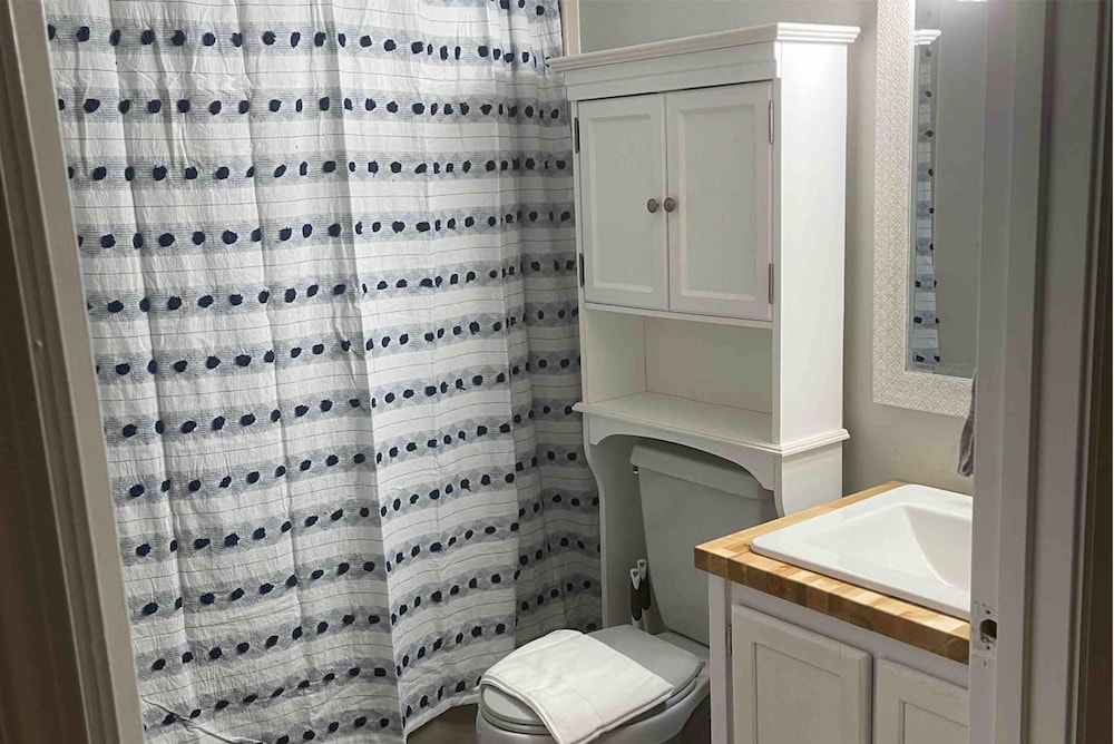 Oak Island 4BR Retreat