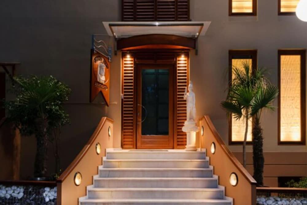 Photo 33