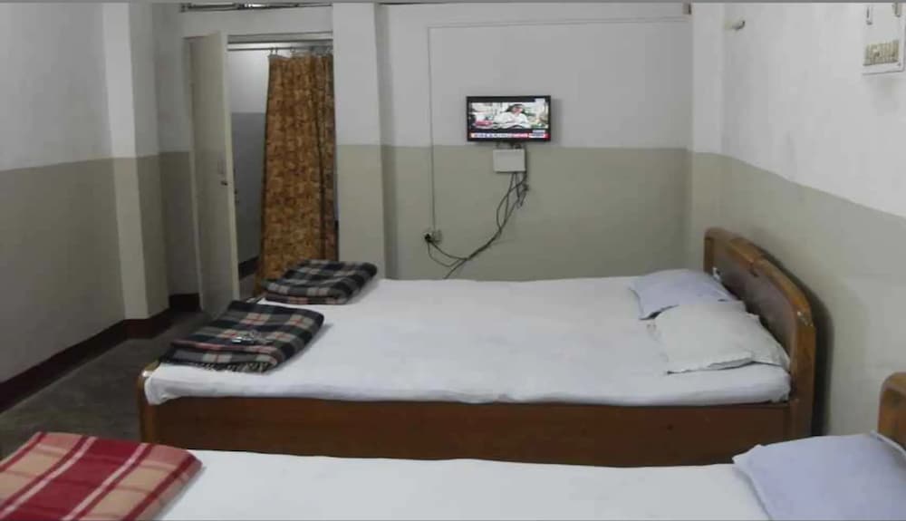 Goroomgo Hotel Manglam Kanpur view 4