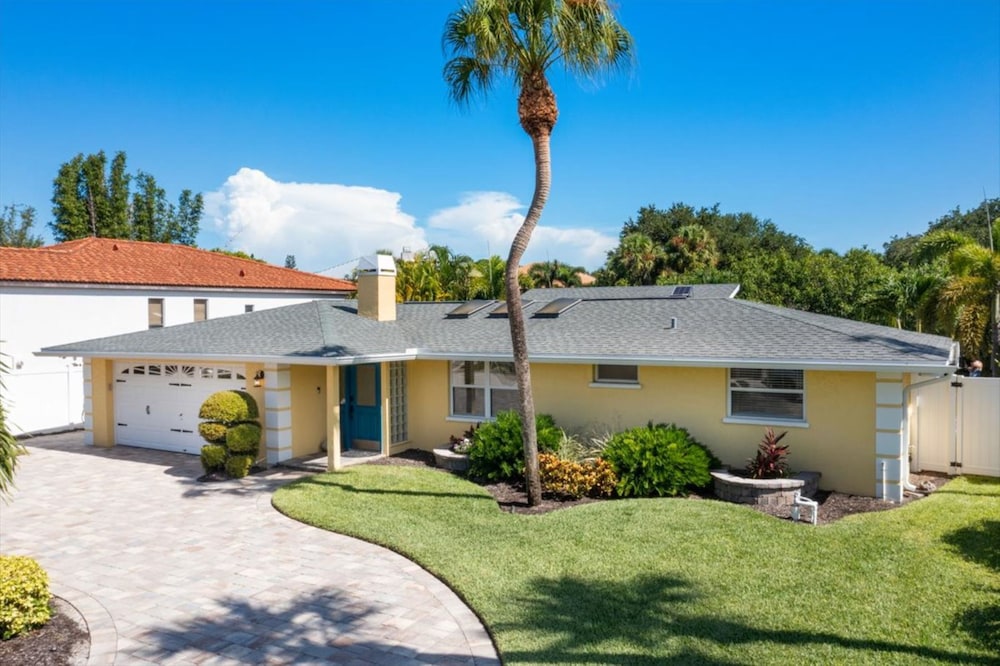 Luxe 3BR Siesta Key Home Pool view 4