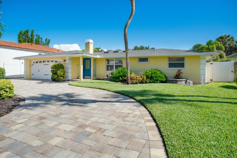 Luxe 3BR Siesta Key Home Pool view 5