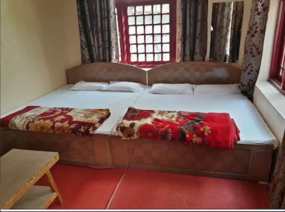 Goroomgo Fiza Guest House Pahalgam view 3