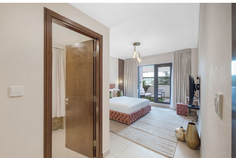 Durrani Homes - The Luxe Retreat 4BR Podium villa with private Jacuzzi and Burj Khalifa View