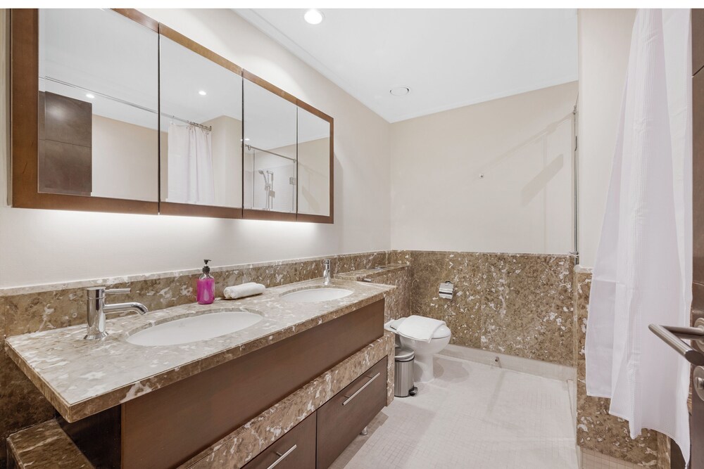 Durrani Homes - The Luxe Retreat 4BR Podium villa with private Jacuzzi and Burj Khalifa View