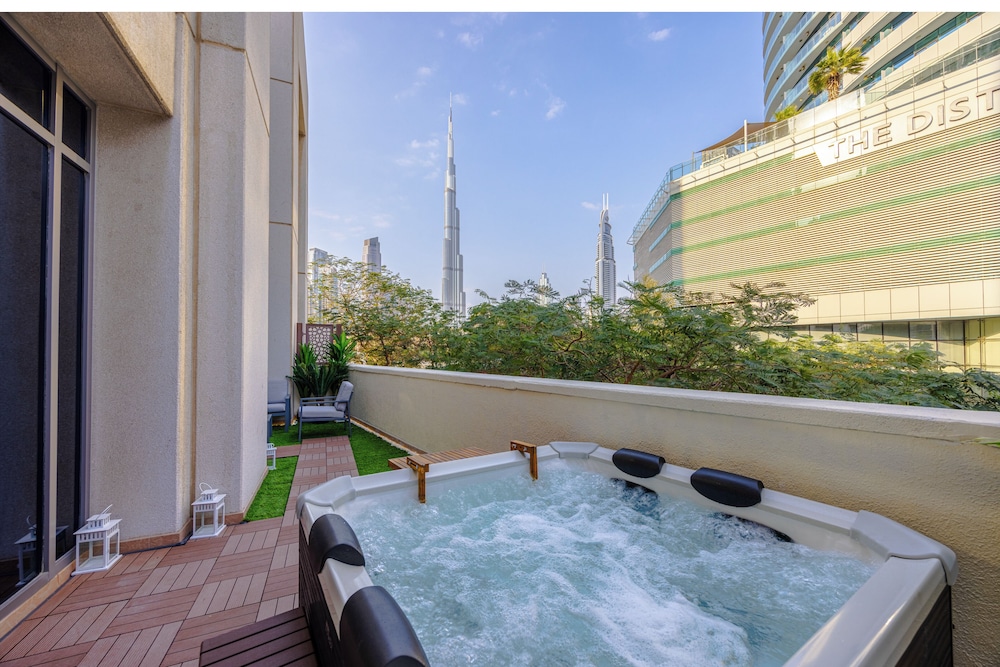Durrani Homes - The Luxe Retreat 4BR Podium villa with private Jacuzzi and Burj Khalifa View
