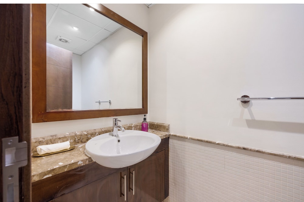 Durrani Homes - The Luxe Retreat 4BR Podium villa with private Jacuzzi and Burj Khalifa View