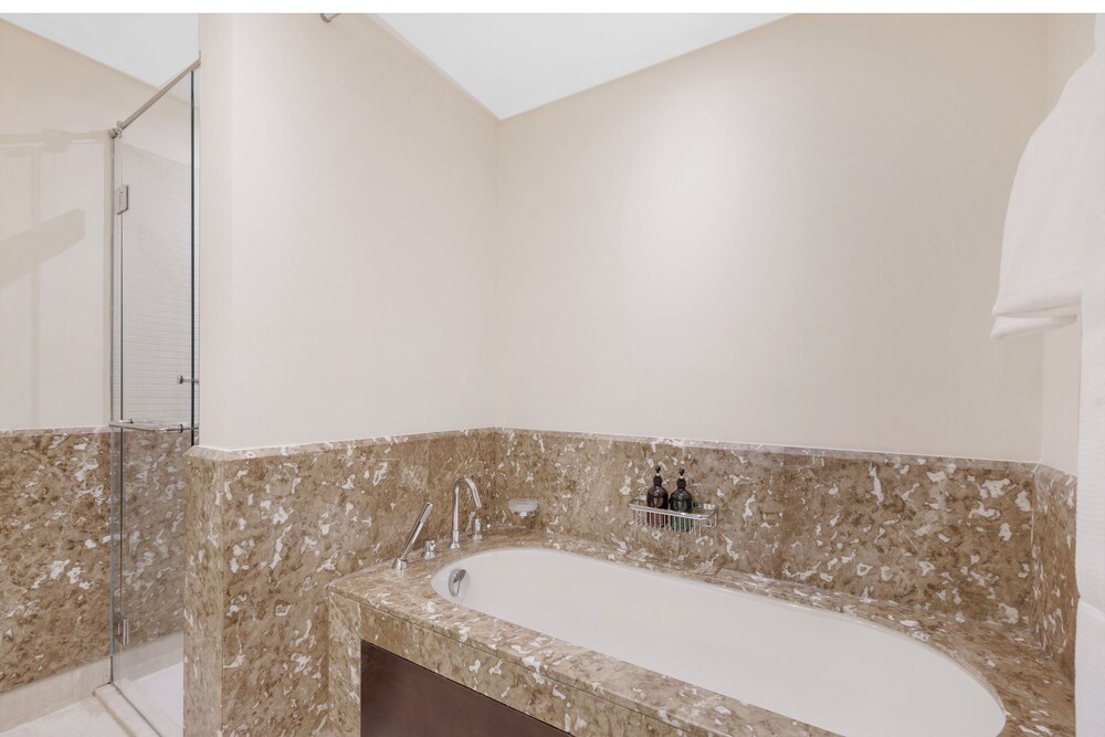 Durrani Homes - The Luxe Retreat 4BR Podium villa with private Jacuzzi and Burj Khalifa View
