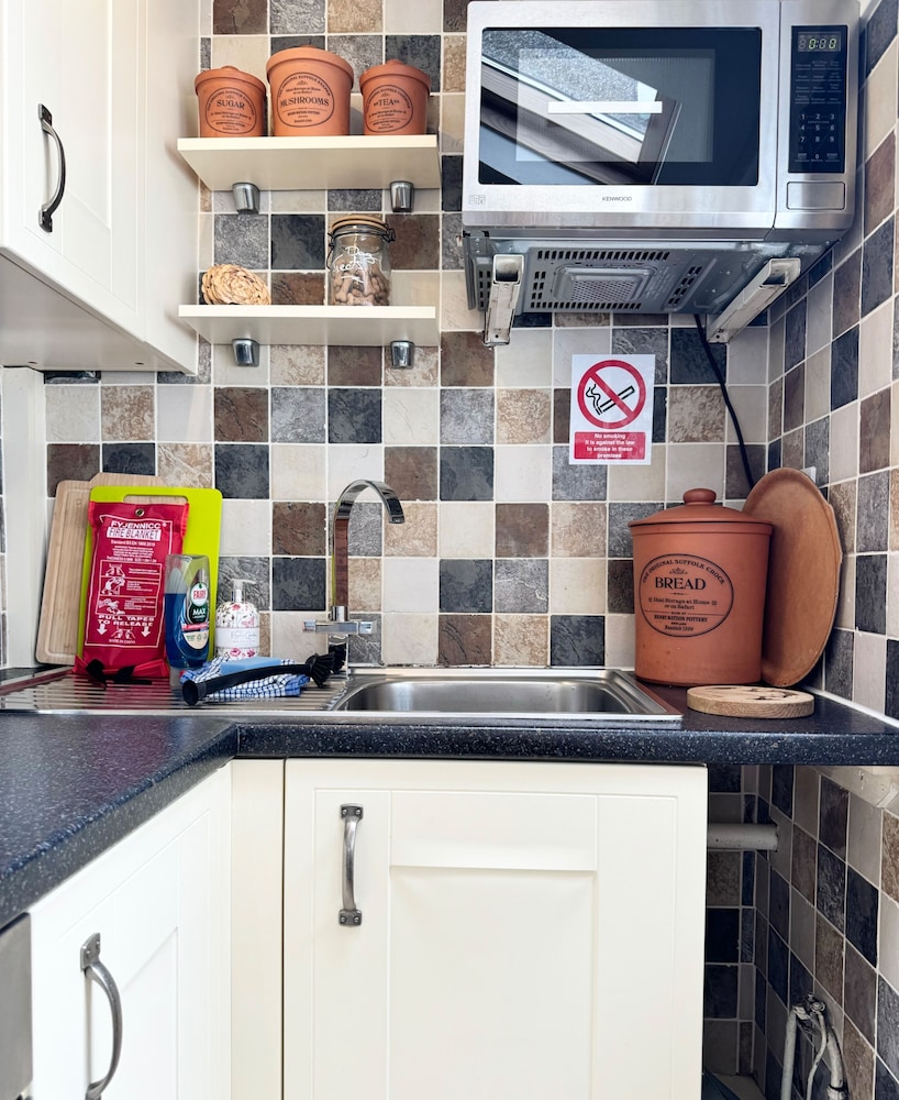 Old Locksmith Cottage Sleeps 6 - Pets Welcome