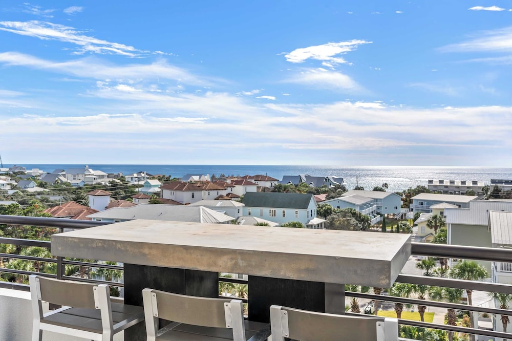 Crest One by Avantstay Rooftop Views, Pool Access, Golf Cart Included