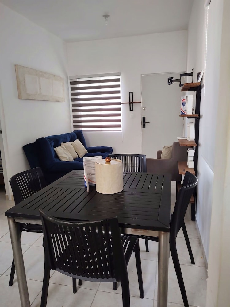Devoted Hoestel in Cancun With Equipped Kitchen, Pool, Close to Beaches & More!