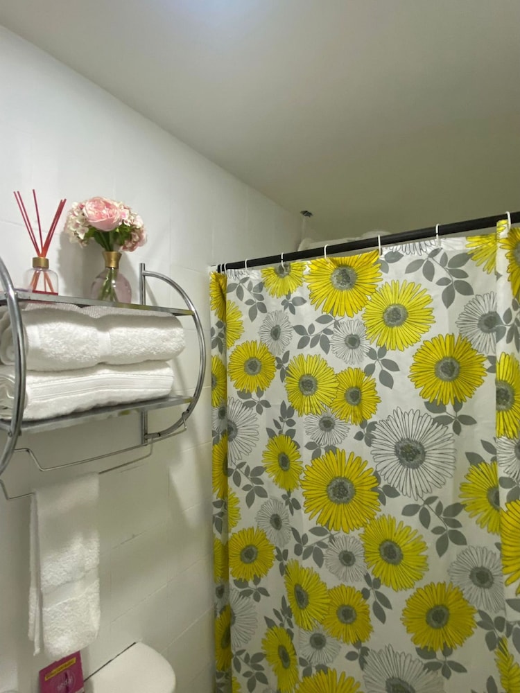 Room in Lodge - Cr-4 Room In Getsemani With Breakfast Wifi And Air Conditioning