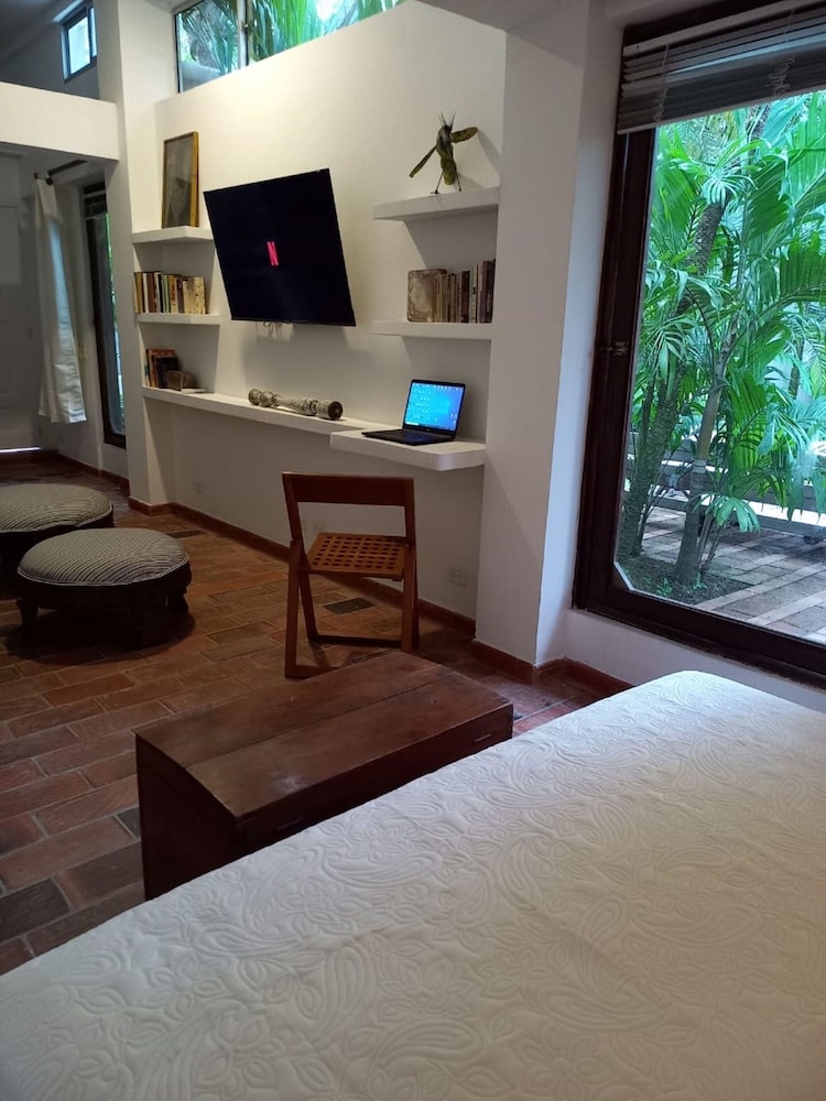 Room in Lodge - Hrc-6s Hotel Room Near the Historic Center With Pool and Breakfast