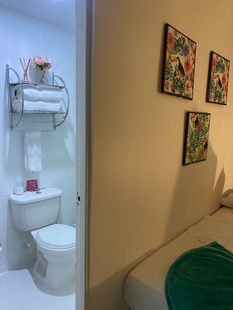 Room in Lodge - Cr-4 Room In Getsemani With Breakfast Wifi And Air Conditioning