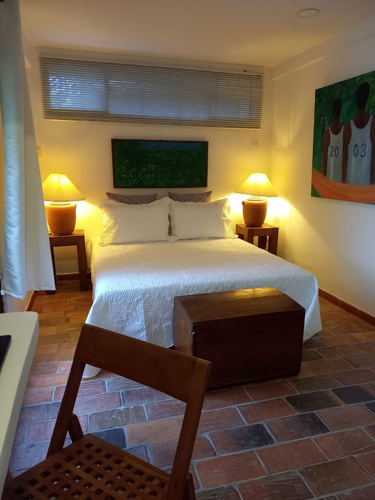 Room in Lodge - Hrc-6s Hotel Room Near the Historic Center With Pool and Breakfast