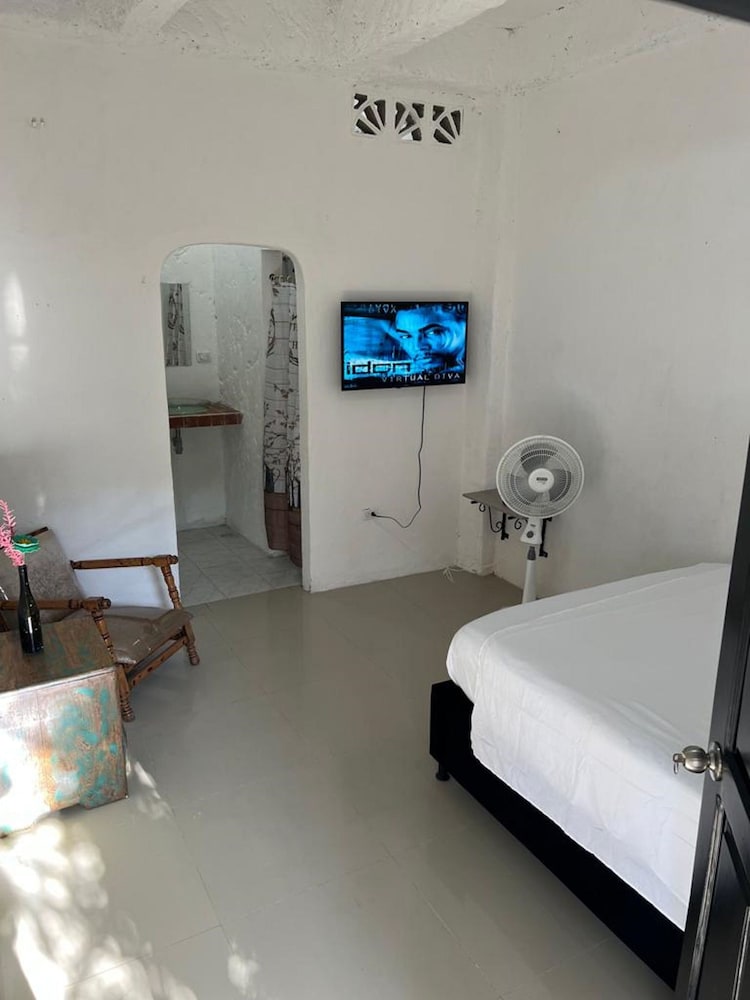 "room in Lodge - Tr-a4d Hostel Room Near Castillo San Felipe With Pool and Wifi" photo 3