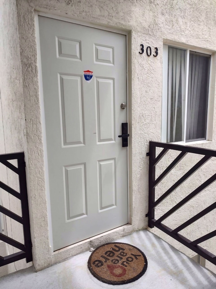 Devoted Hoestel in Cancun With Equipped Kitchen, Pool, Close to Beaches & More!