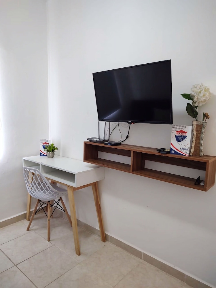 Devoted Hoestel in Cancun With Equipped Kitchen, Pool, Close to Beaches & More!