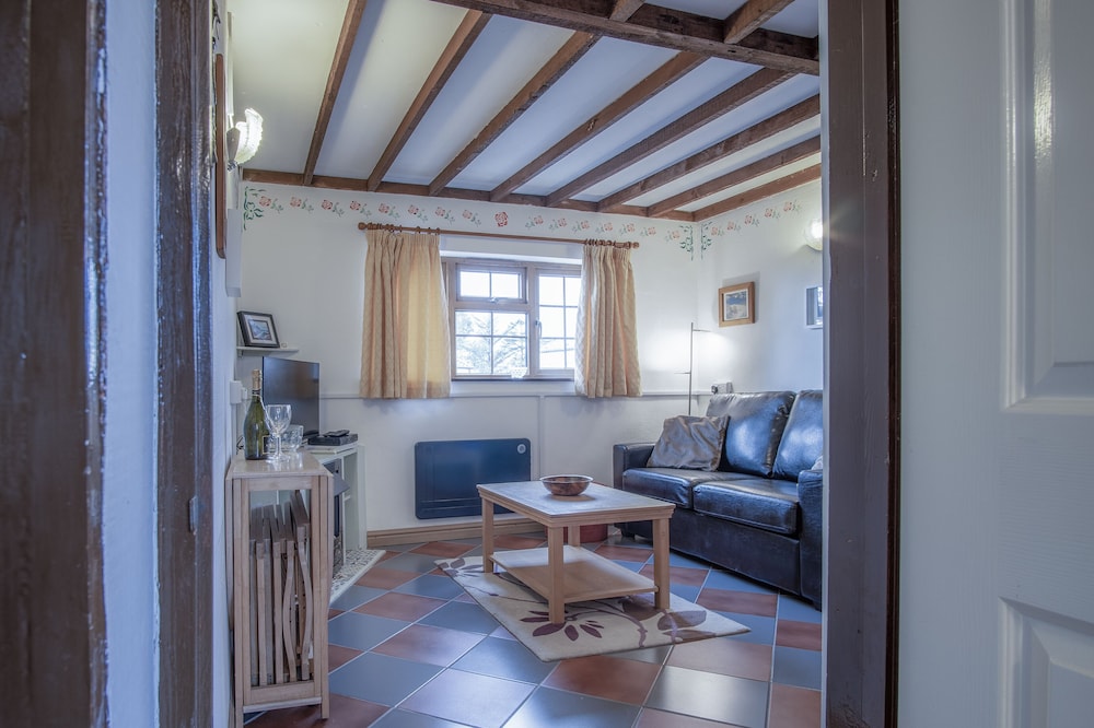 Honeysuckle Cottage - 1 Bedroom - Amroth view 5