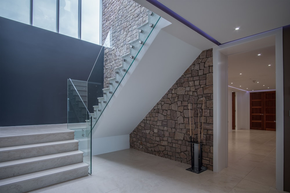Bryn House - 5 Bed Home - Penmaen view 3