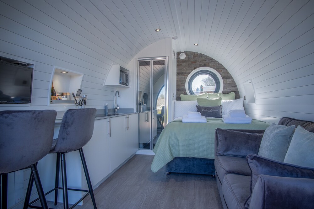 Bracken Burrows - 1 Bed Pod - New Hedges view 2