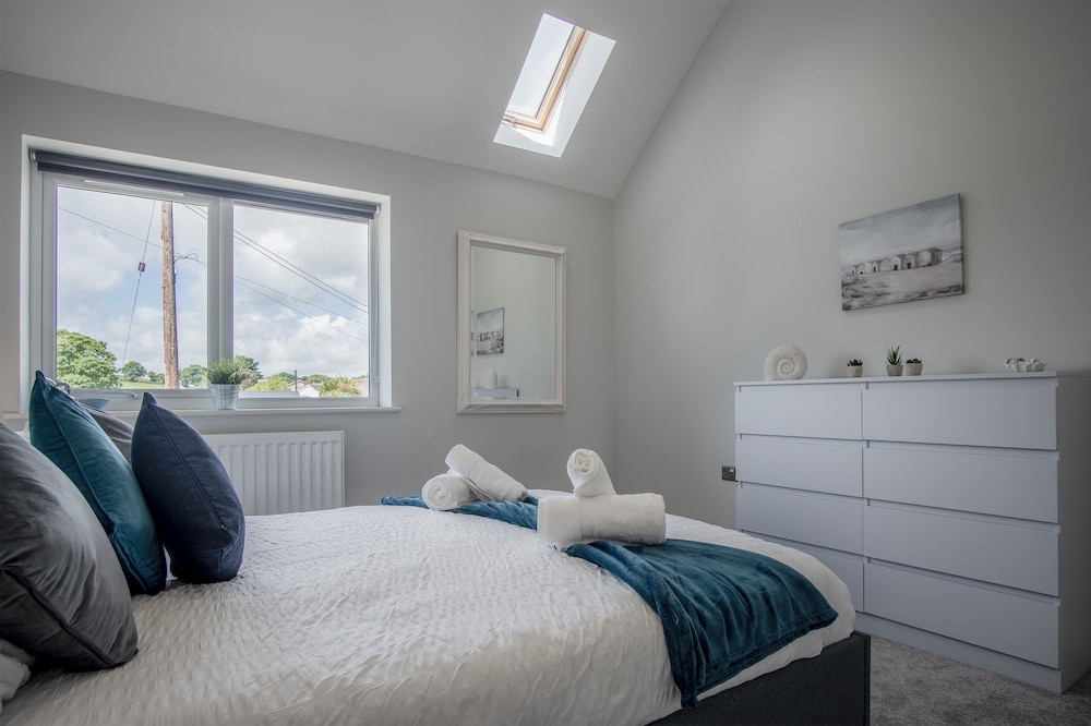 Gower View - 4 Bedroom - Saundersfoot view 2