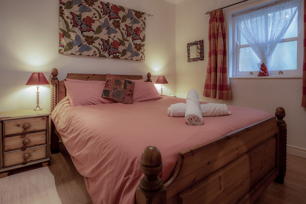 Arcadia - 1 Bedroom Apartment - Tenby view 4