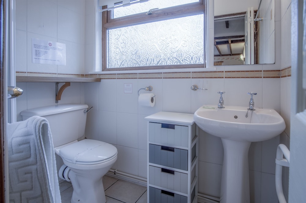 Honeysuckle Cottage - 1 Bedroom - Amroth view 4