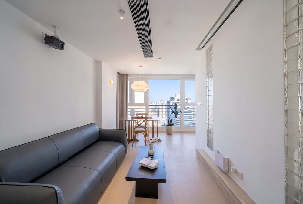 Shanghai Hills & Fan Stay