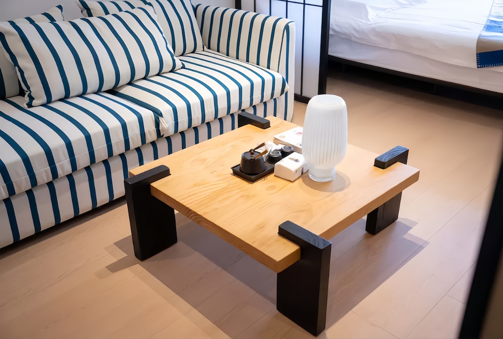 Shanghai Hills & Fan Stay