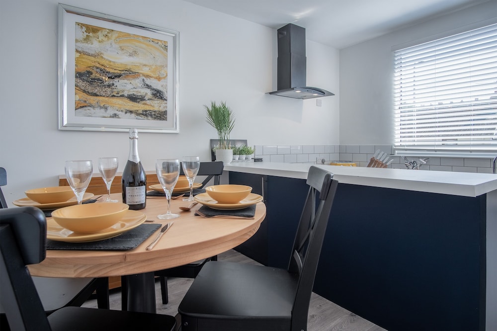 Ivy Cellar - 1 Bedroom Apartment - Tenby view 2
