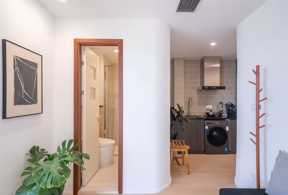 Shanghai Hills & Fan Stay