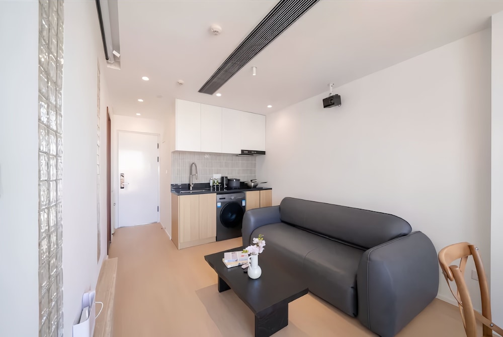 Shanghai Hills & Fan Stay