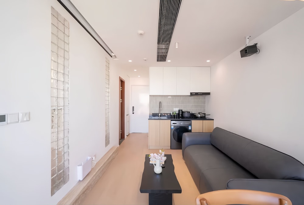 Shanghai Hills & Fan Stay
