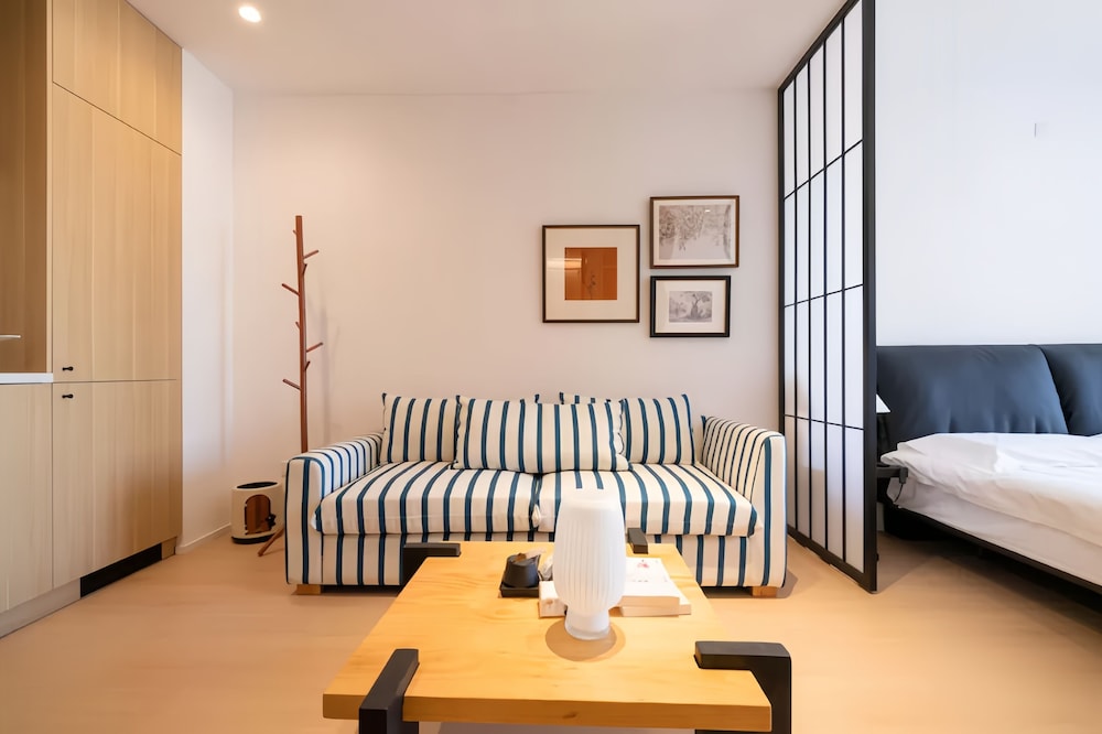 Shanghai Hills & Fan Stay