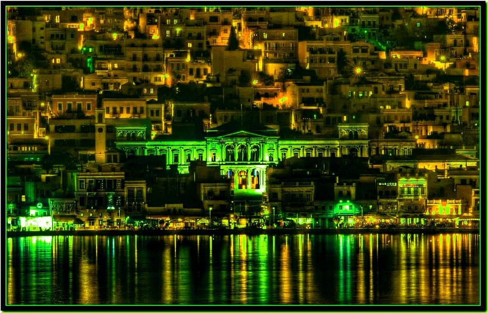 Akti Miaouli Holiday Home