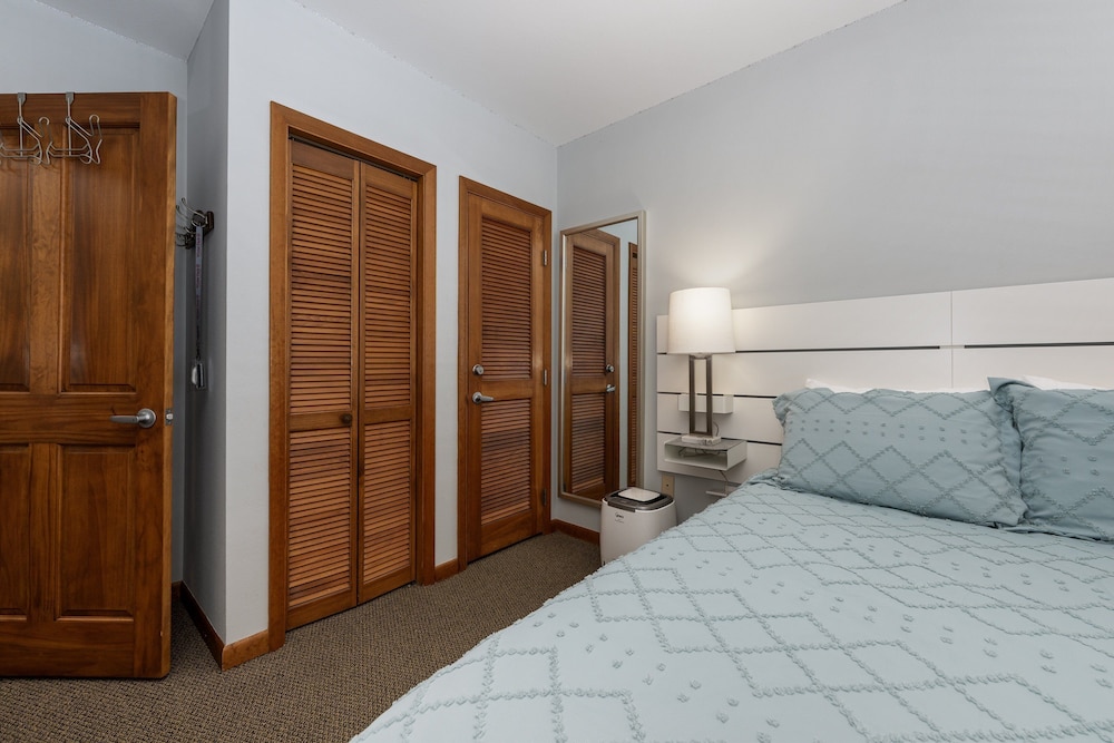 Premium Unit 1305 - Zephyr Mountain Lodge 1 Bedroom Condo