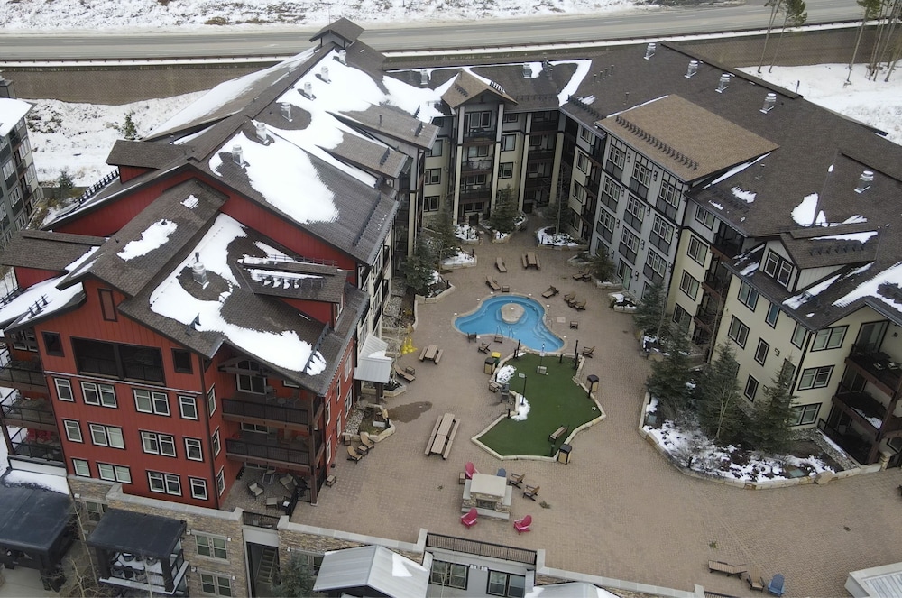 Founders Pointe 1 bedroom Condo by RedAwning