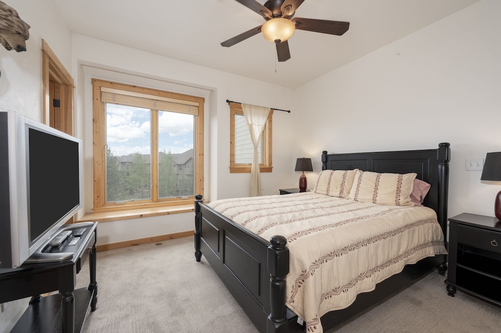 Willows Way 106 3 Bedroom Townhouse by RedAwning view 2