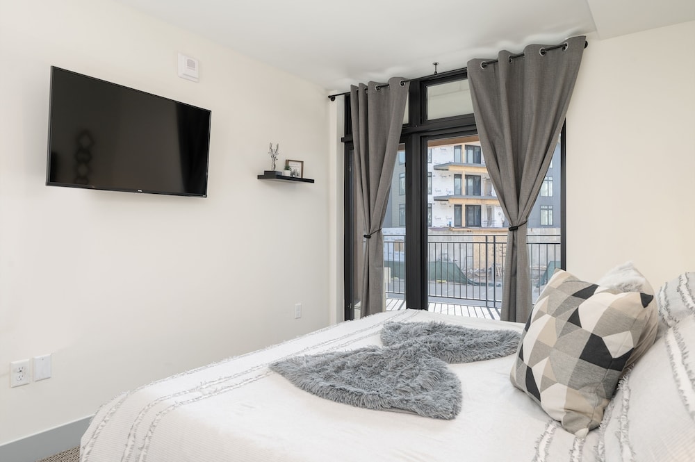 Ski Idlewild 1 Bedroom Condo by RedAwning view 2