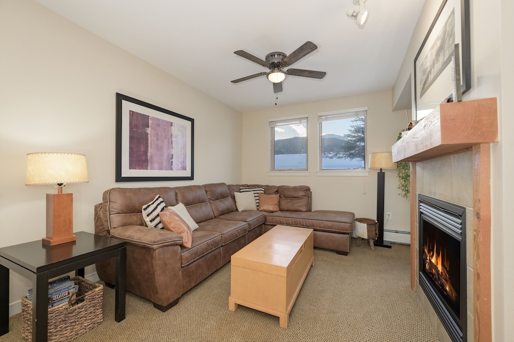 Founders Pointe 1 bedroom Condo by RedAwning