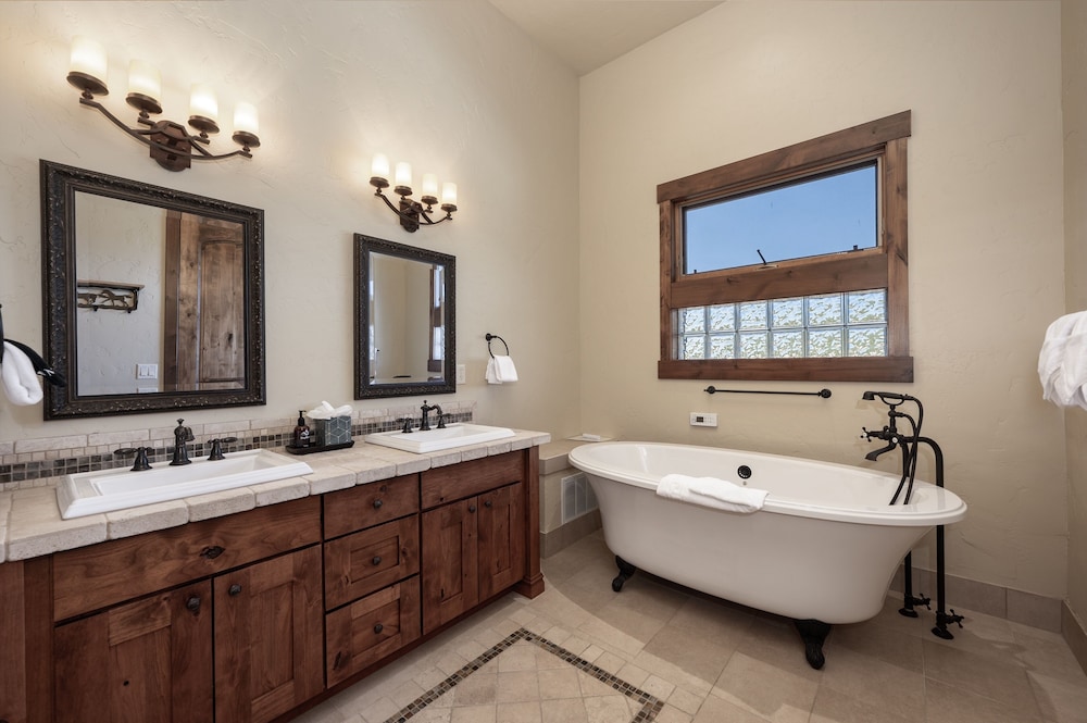 Base Camp At Iron Horse... 4 Bedroom Townhouse by RedAwning view 2