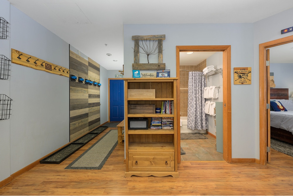 Premium Unit 1100 - One Bedroom - Zephyr Mountain Lodge 1 Condo