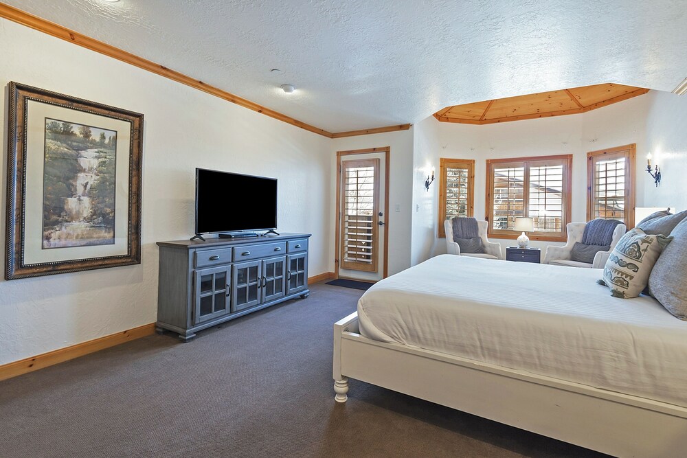 Zermatt Villages 722 4 Bedroom Chalet by RedAwning view 5