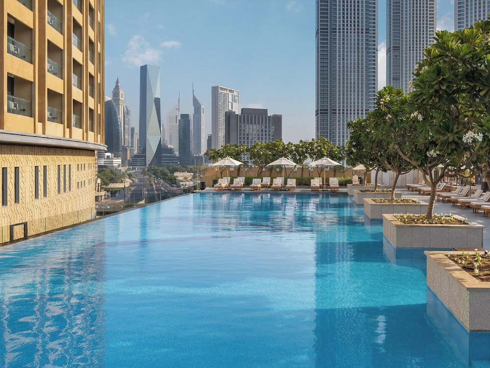 Large Modern 1-Bedroom Apartment in Bay Square 9